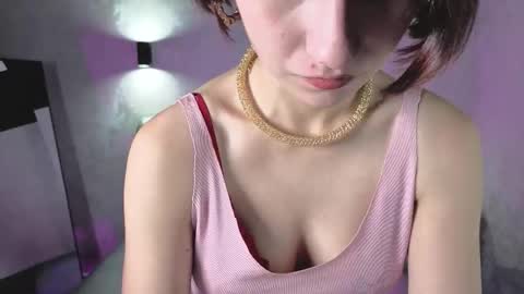 Snapshot of prettiest_winsor chatting on 10/17/25, 01:09 Alisa online show from 10/17/25, 01:09