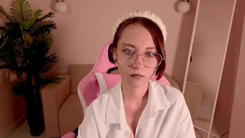 Snapshot of prettiest_winsor chatting on 10/25/25, 01:24 Alisa online show from 10/25/25, 01:24