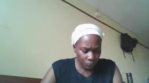 Snapshot of pretty_beib chatting on 10/23/25, 06:13 Karol online show from 10/23/25, 06:13