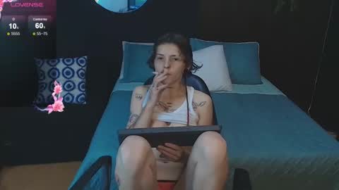 Snapshot of pretty_cristal22 chatting on 12/20/25, 02:18 pretty_cristal22 online show from 12/20/25, 02:18