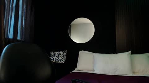 Snapshot of pretty_cristal22 chatting on 01/15/26, 01:05 pretty_cristal22 online show from 01/15/26, 01:05