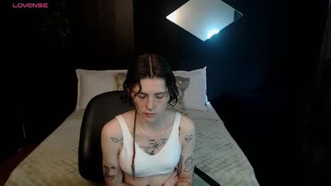 Snapshot of pretty_cristal22 chatting on 02/21/26, 12:17 pretty_cristal22 online show from 02/21/26, 12:17