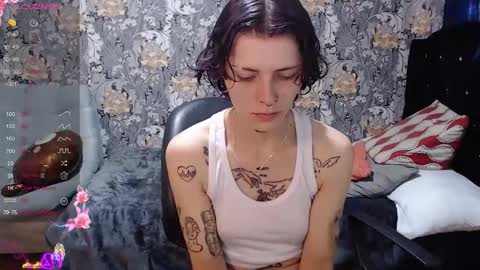 Snapshot of pretty_cristal22 chatting on 05/17/26, 01:07 pretty_cristal22 online show from 05/17/26, 01:07