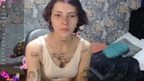 Snapshot of pretty_cristal22 chatting on 05/21/26, 12:12 pretty_cristal22 online show from 05/21/26, 12:12