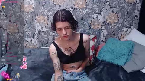 Snapshot of pretty_cristal22 chatting on 05/24/26, 12:32 pretty_cristal22 online show from 05/24/26, 12:32