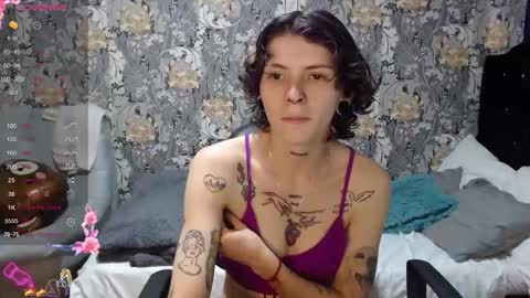 Snapshot of pretty_cristal22 chatting on 06/07/26, 05:27 pretty_cristal22 online show from 06/07/26, 05:27