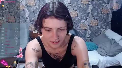 Snapshot of pretty_cristal22 chatting on 06/15/26, 03:36 pretty_cristal22 online show from 06/15/26, 03:36