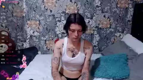 Snapshot of pretty_cristal22 chatting on 06/18/26, 12:20 pretty_cristal22 online show from 06/18/26, 12:20