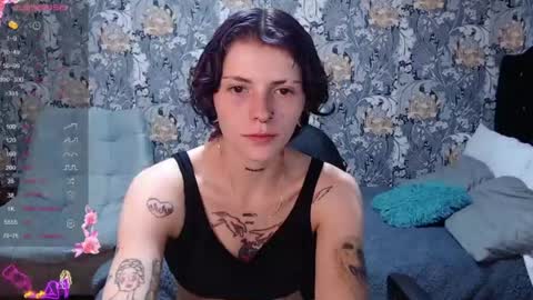 Snapshot of pretty_cristal22 chatting on 06/28/26, 01:00 pretty_cristal22 online show from 06/28/26, 01:00