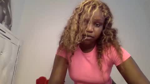 Snapshot of pretty_curvy99 chatting on 03/27/26, 08:20 pretty_curvy99 online show from 03/27/26, 08:20