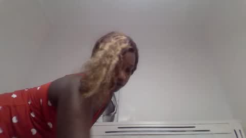 Snapshot of pretty_curvy99 chatting on 04/12/26, 10:53 pretty_curvy99 online show from 04/12/26, 10:53