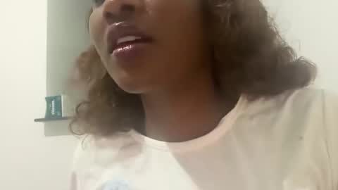independent model online show from 09/19/25, 09:15