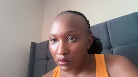 independent model online show from 10/15/25, 06:46