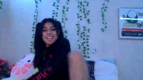 pretty_girl828687 online show from 11/06/25, 08:48