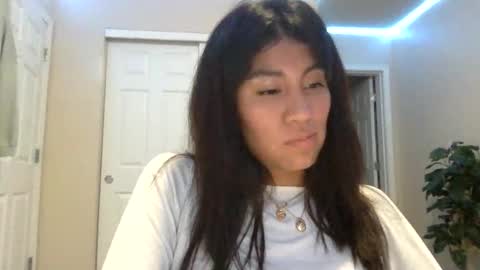 pretty_girl828687 online show from 12/19/25, 01:45