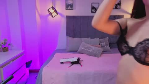 pretty online show from 06/10/26, 04:23