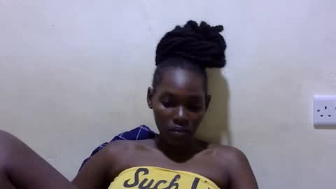 Snapshot of pretty_leila1 chatting on 03/25/26, 12:05 pretty_leila1 online show from 03/25/26, 12:05