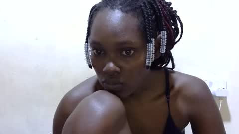 Snapshot of pretty_leila1 chatting on 05/13/26, 04:10 pretty_leila1 online show from 05/13/26, 04:10