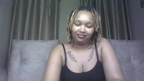 Snapshot of pretty_little_baibe chatting on 10/30/25, 12:23 Tracy online show from 10/30/25, 12:23