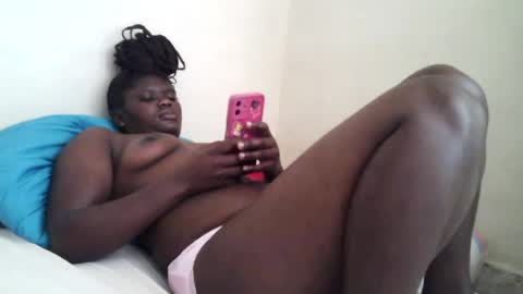 pretty_melan online show from 07/20/26, 12:51