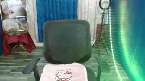 Snapshot of pretty_petite_asian143 chatting on 10/27/25, 12:26 samantha online show from 10/27/25, 12:26