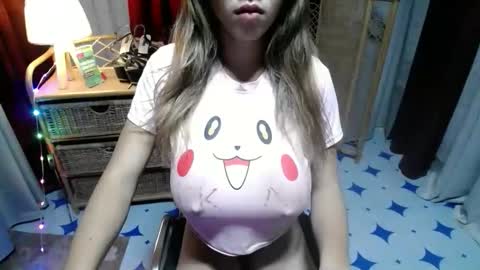 Snapshot of pretty_petite_asian143 chatting on 03/19/26, 11:42 samantha online show from 03/19/26, 11:42