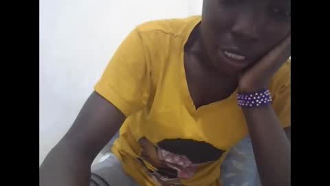 Snapshot of pretty_petite_ebony chatting on 12/06/24, 01:18 pretty_petite_ebony online show from 12/06/24, 01:18