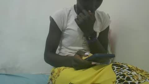 Snapshot of pretty_petite_ebony chatting on 12/13/24, 07:32 pretty_petite_ebony online show from 12/13/24, 07:32