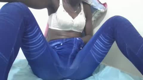 Snapshot of pretty_petite_ebony chatting on 12/16/24, 09:20 pretty_petite_ebony online show from 12/16/24, 09:20