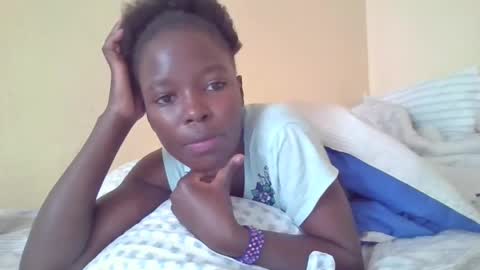 Snapshot of pretty_petite_ebony chatting on 01/01/25, 11:16 pretty_petite_ebony online show from 01/01/25, 11:16