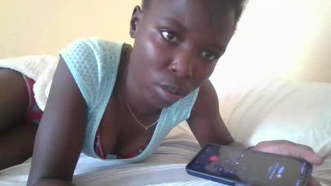 Snapshot of pretty_petite_ebony chatting on 01/08/25, 12:15 pretty_petite_ebony online show from 01/08/25, 12:15
