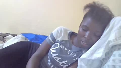 Snapshot of pretty_petite_ebony chatting on 01/10/25, 10:04 pretty_petite_ebony online show from 01/10/25, 10:04