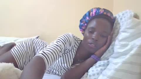 Snapshot of pretty_petite_ebony chatting on 01/12/25, 05:33 pretty_petite_ebony online show from 01/12/25, 05:33