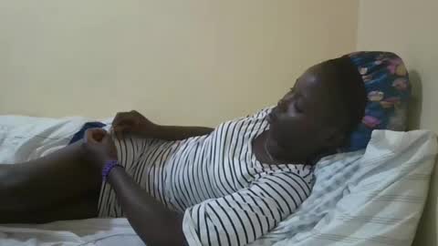 Snapshot of pretty_petite_ebony chatting on 01/12/25, 09:29 pretty_petite_ebony online show from 01/12/25, 09:29