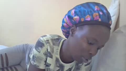 Snapshot of pretty_petite_ebony chatting on 01/16/25, 11:06 pretty_petite_ebony online show from 01/16/25, 11:06