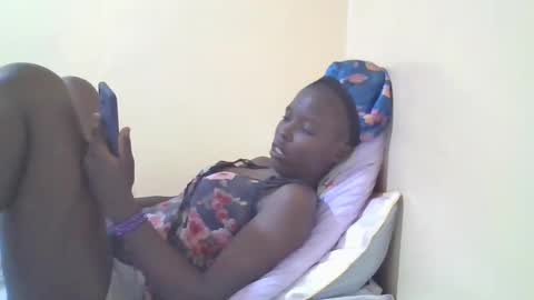 Snapshot of pretty_petite_ebony chatting on 01/23/25, 10:44 pretty_petite_ebony online show from 01/23/25, 10:44