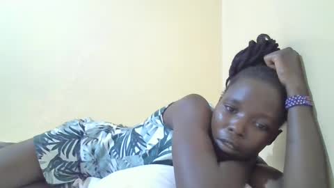 Snapshot of pretty_petite_ebony chatting on 02/12/25, 09:11 pretty_petite_ebony online show from 02/12/25, 09:11