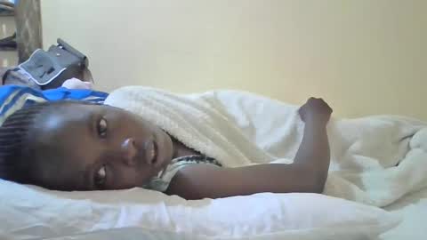 Snapshot of pretty_petite_ebony chatting on 02/13/25, 12:13 pretty_petite_ebony online show from 02/13/25, 12:13