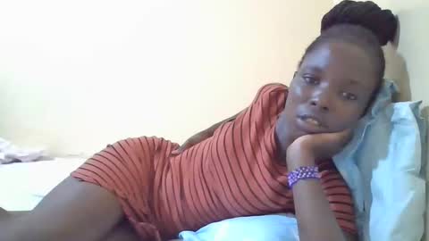 Snapshot of pretty_petite_ebony chatting on 02/14/25, 10:25 pretty_petite_ebony online show from 02/14/25, 10:25