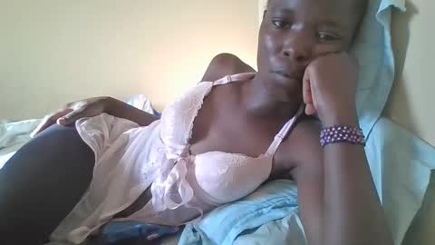 Snapshot of pretty_petite_ebony chatting on 02/16/25, 02:32 pretty_petite_ebony online show from 02/16/25, 02:32