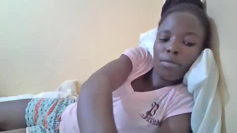 Snapshot of pretty_petite_ebony chatting on 03/01/25, 07:51 pretty_petite_ebony online show from 03/01/25, 07:51