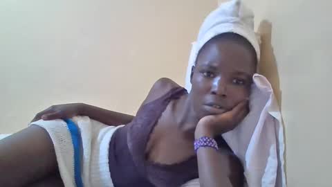 Snapshot of pretty_petite_ebony chatting on 03/01/25, 06:00 pretty_petite_ebony online show from 03/01/25, 06:00