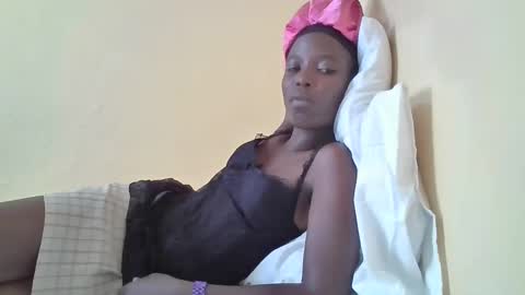 Snapshot of pretty_petite_ebony chatting on 03/03/25, 01:20 pretty_petite_ebony online show from 03/03/25, 01:20