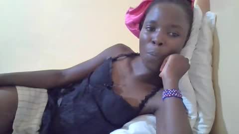 Snapshot of pretty_petite_ebony chatting on 03/03/25, 06:01 pretty_petite_ebony online show from 03/03/25, 06:01