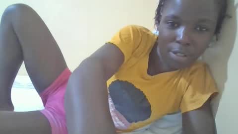 Snapshot of pretty_petite_ebony chatting on 03/06/25, 10:15 pretty_petite_ebony online show from 03/06/25, 10:15