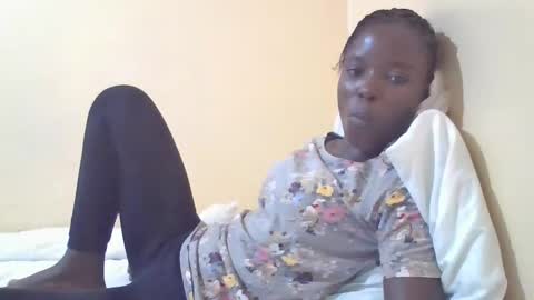 Snapshot of pretty_petite_ebony chatting on 03/08/25, 10:02 pretty_petite_ebony online show from 03/08/25, 10:02