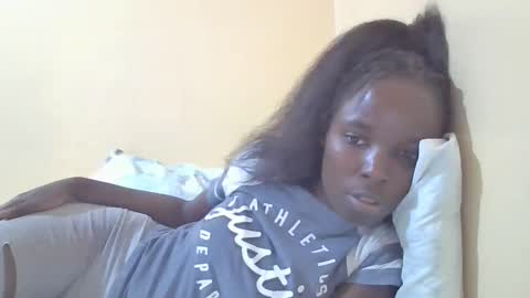 Snapshot of pretty_petite_ebony chatting on 03/10/25, 04:46 pretty_petite_ebony online show from 03/10/25, 04:46