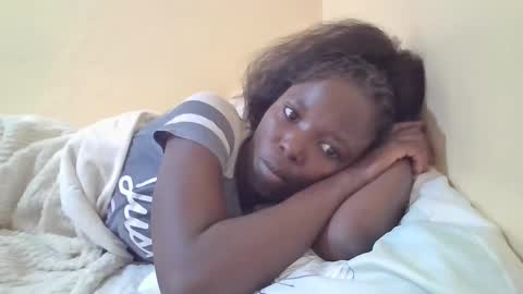 Snapshot of pretty_petite_ebony chatting on 03/11/25, 08:30 pretty_petite_ebony online show from 03/11/25, 08:30