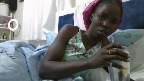 Snapshot of pretty_petite_ebony chatting on 09/13/25, 07:57 pretty_petite_ebony online show from 09/13/25, 07:57