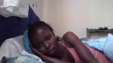 Snapshot of pretty_petite_ebony chatting on 09/25/25, 09:46 pretty_petite_ebony online show from 09/25/25, 09:46